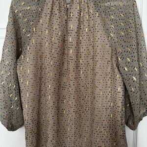 VINCE CAMUTO Raglan sleeve blouse size Medium